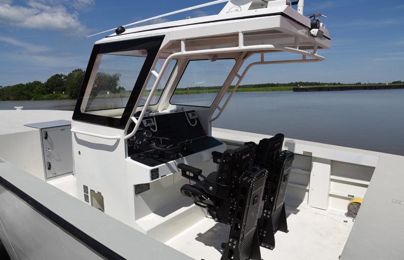 Metal-Shark-52-Fearless-Center-Console-Helm-Layout-Stepped-Bottom-high-Performance.jpg